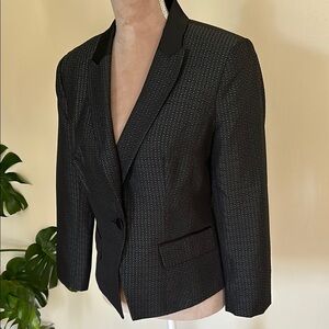 Black fitted patterned blazer